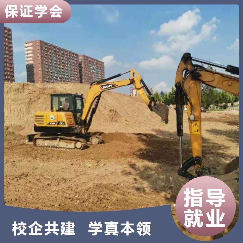 挖掘机培训学校_汽修学校师资力量强当地品牌